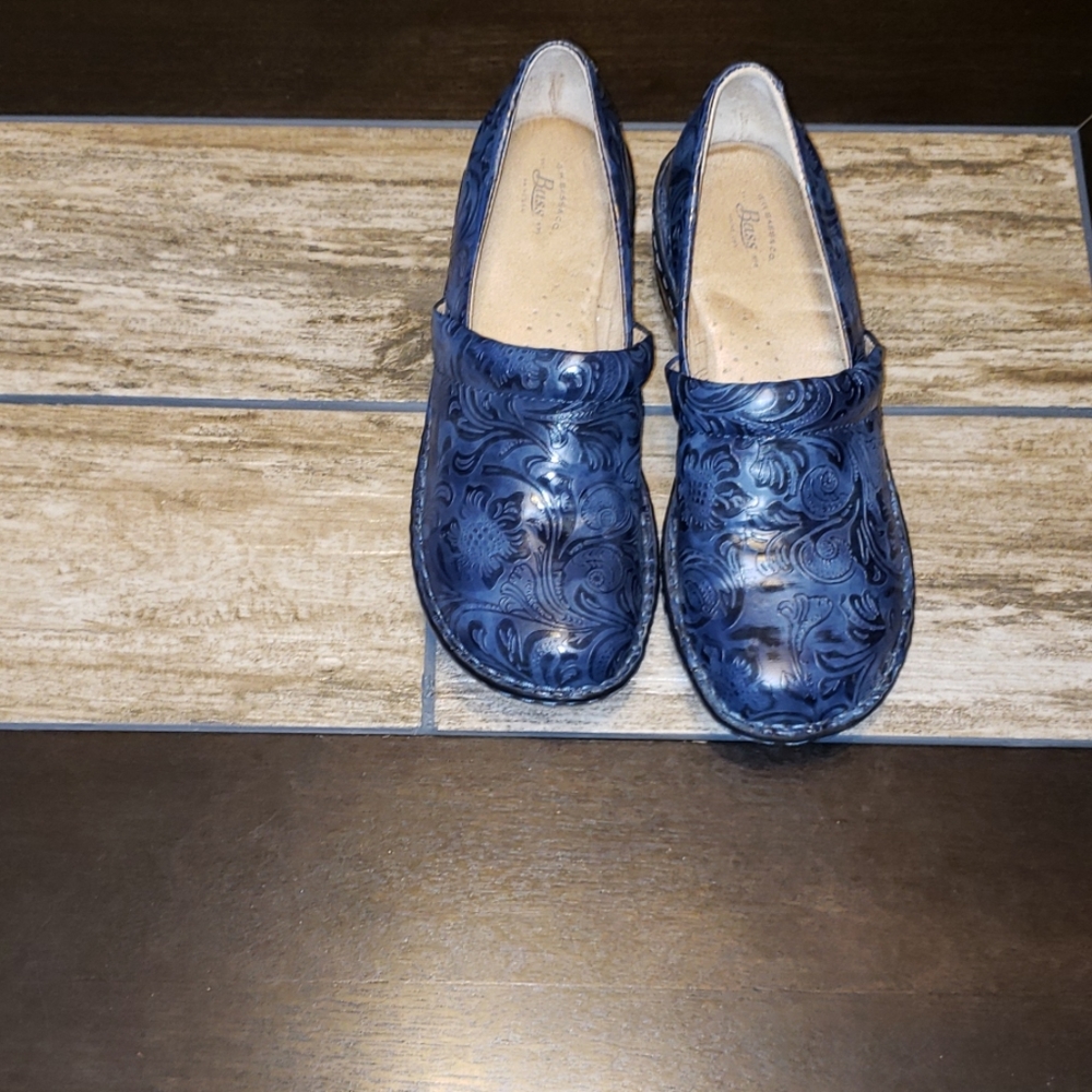 Women Shoes.